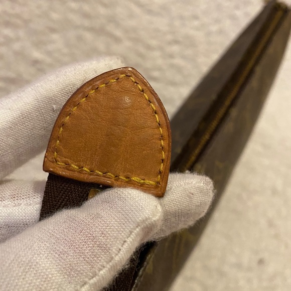 Louis Vuitton Toiletry Pouch 26 vintage - Picture 6 of 11